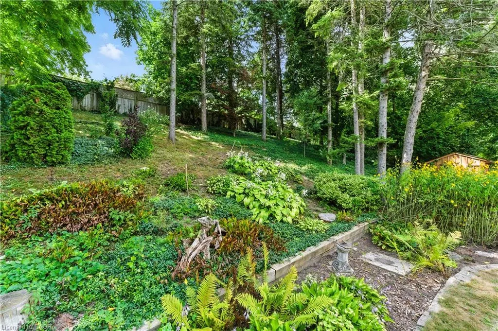 33 Shadywood Crescent