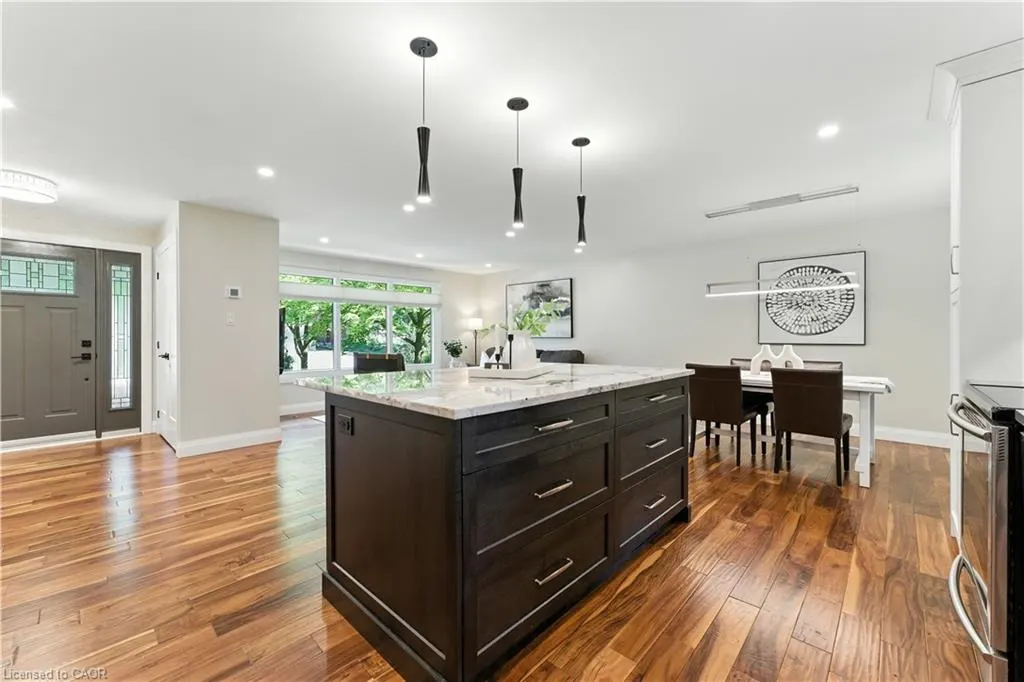 33 Shadywood Crescent