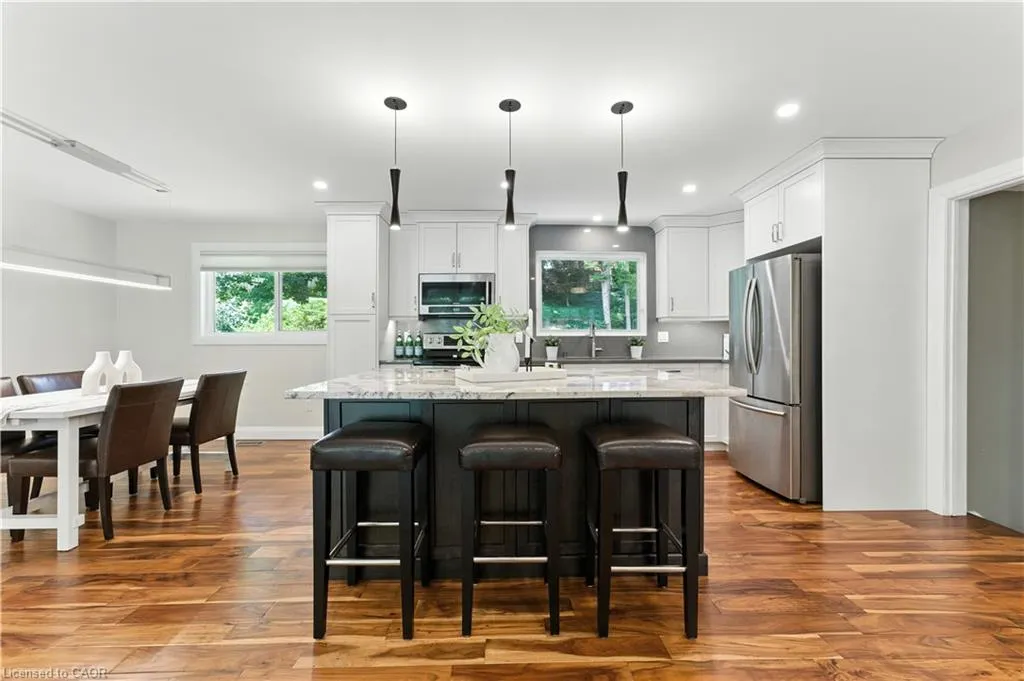 33 Shadywood Crescent