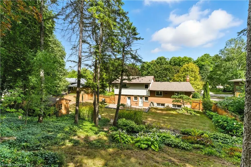 33 Shadywood Crescent