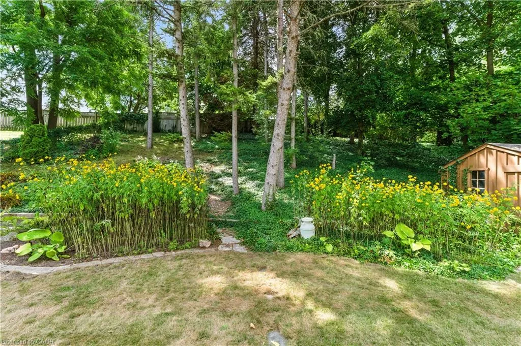 33 Shadywood Crescent