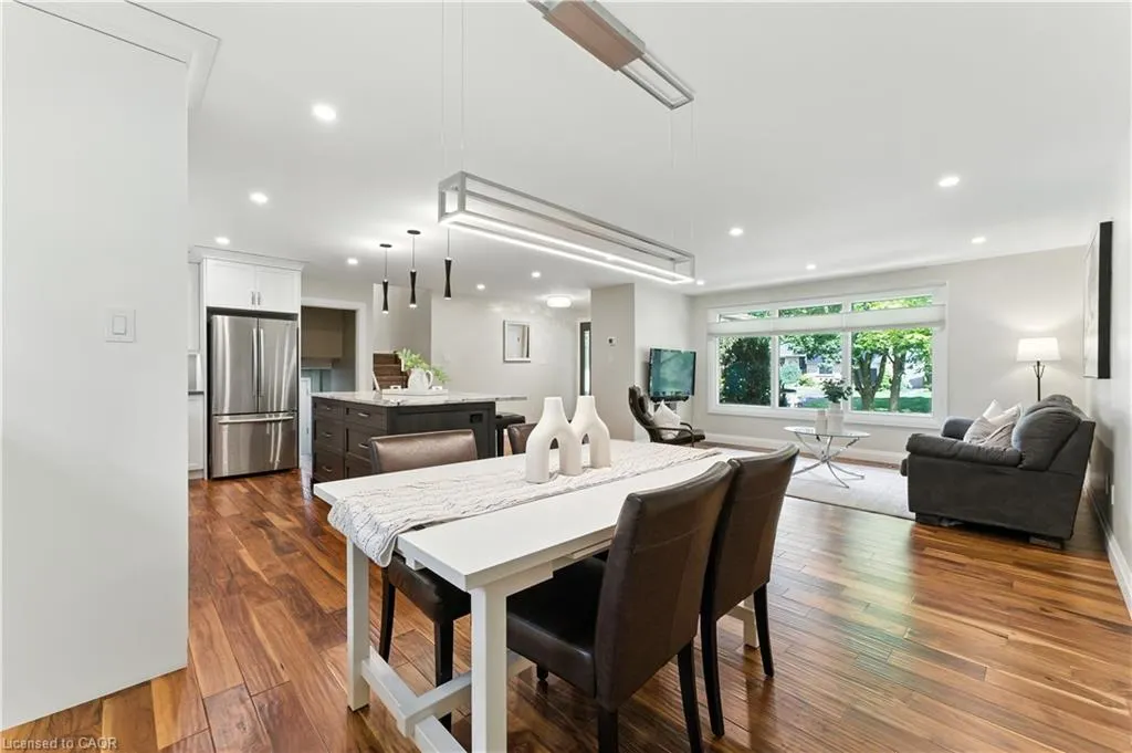 33 Shadywood Crescent