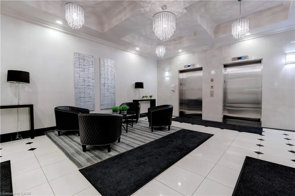 5327 Upper Middle Road, #111