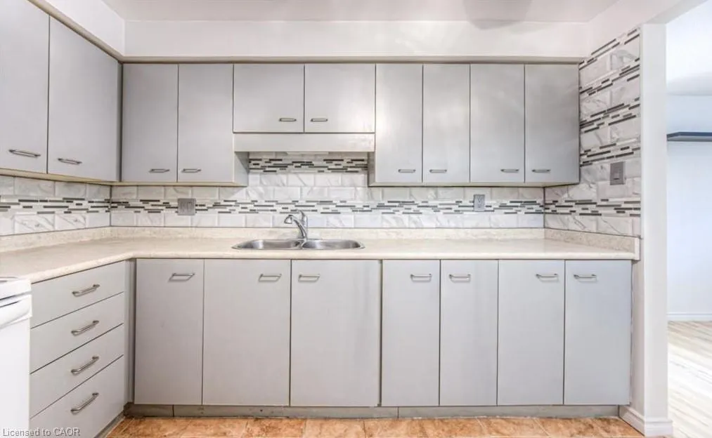 565 Greenfield Avenue, #703