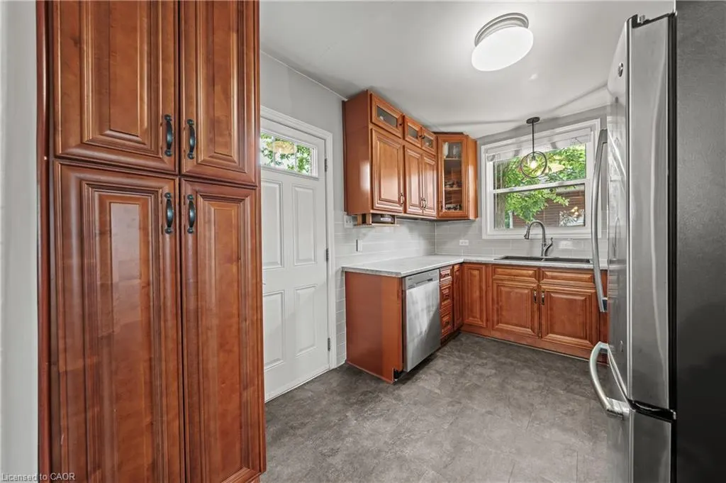 854 Guelph Street