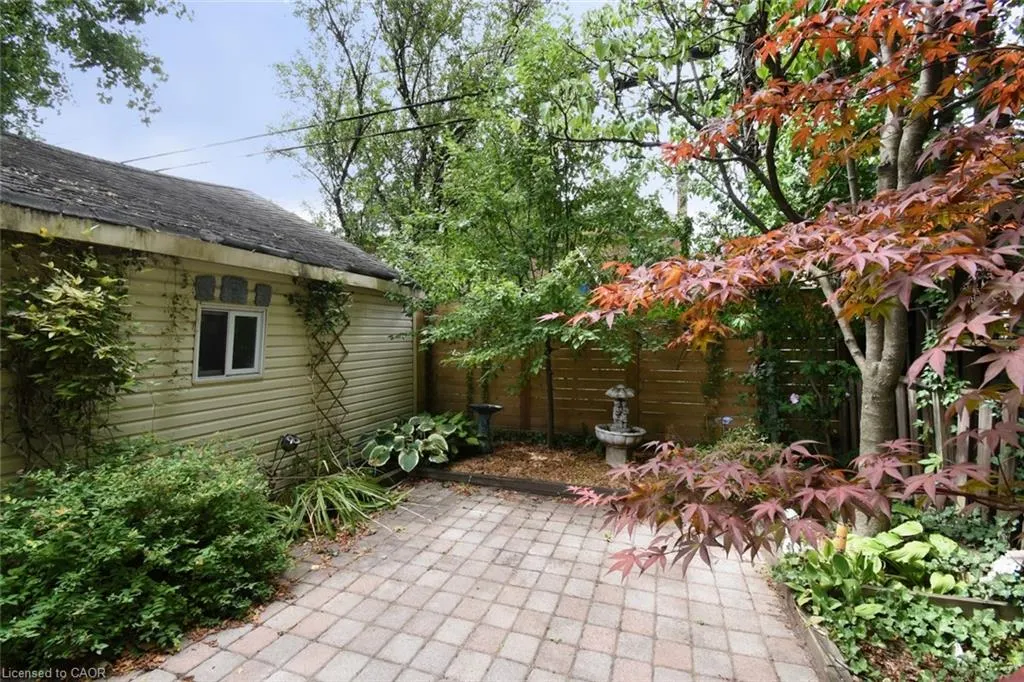 12 Leinster Avenue S