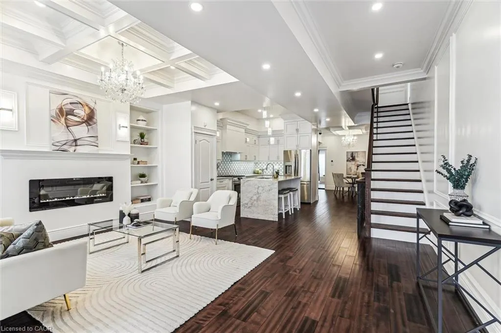 290 Bathurst Street
