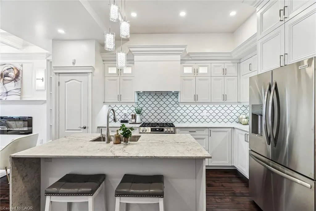 290 Bathurst Street
