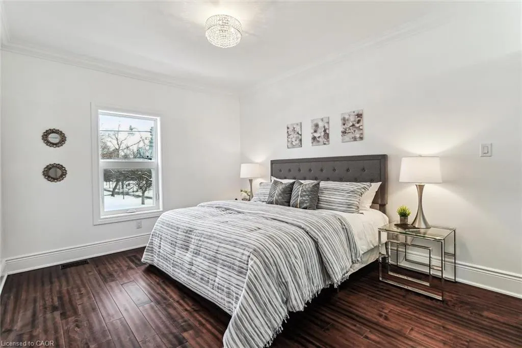 290 Bathurst Street