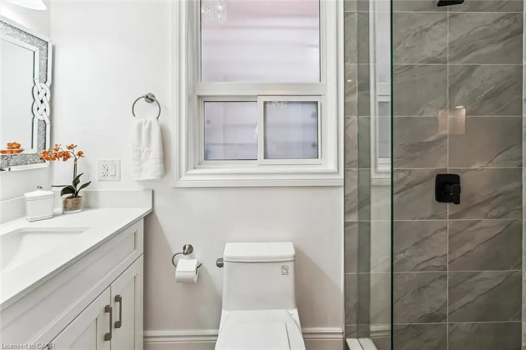 290 Bathurst Street