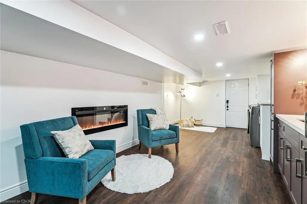 290 Bathurst Street