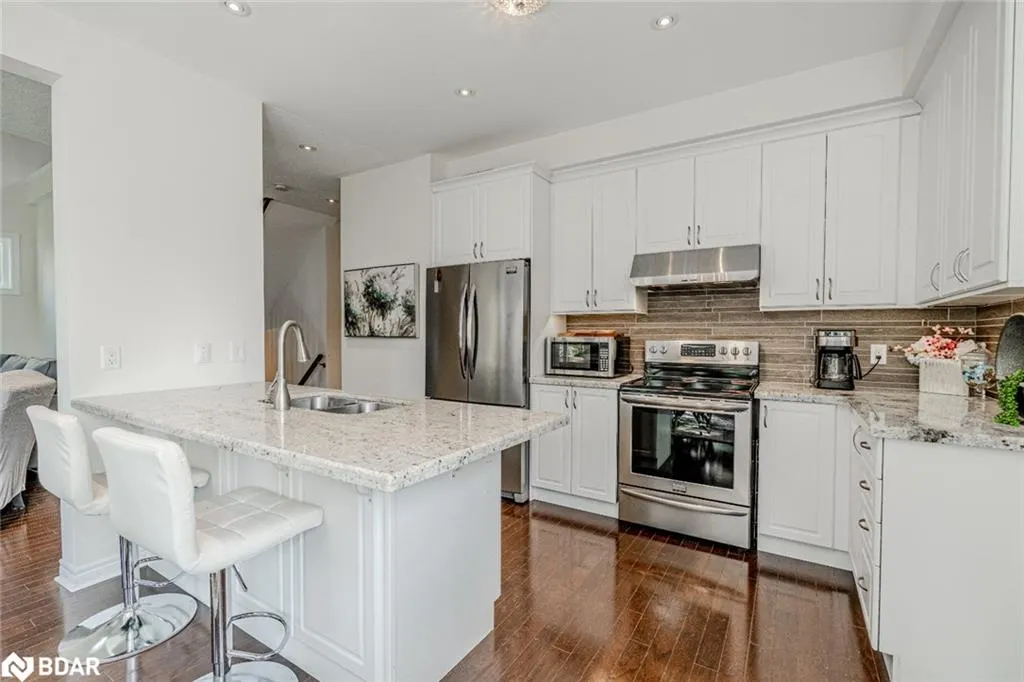 9 Riverwalk Place
