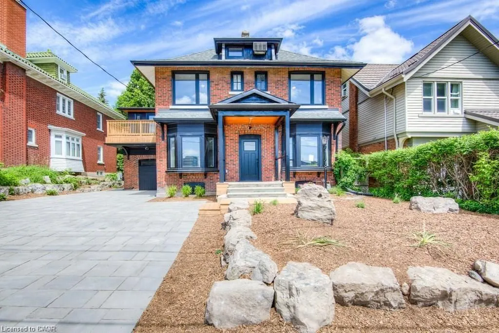 16 Wellington Street N, #3