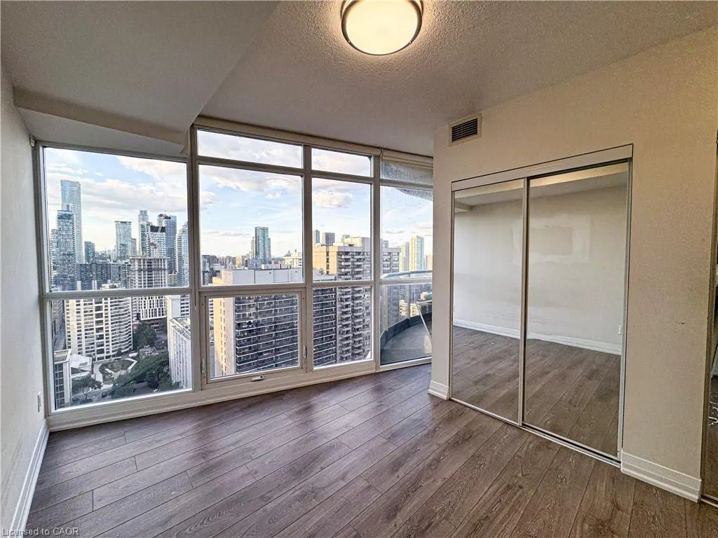 21 Carlton Street, #3005