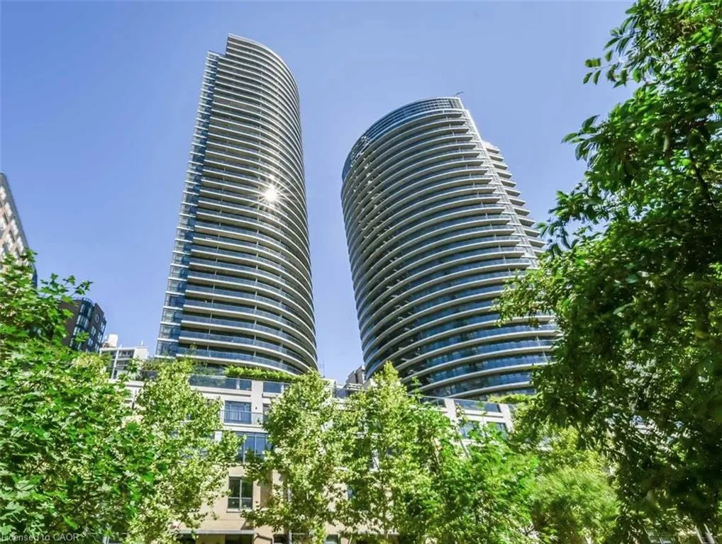 21 Carlton Street, #3005