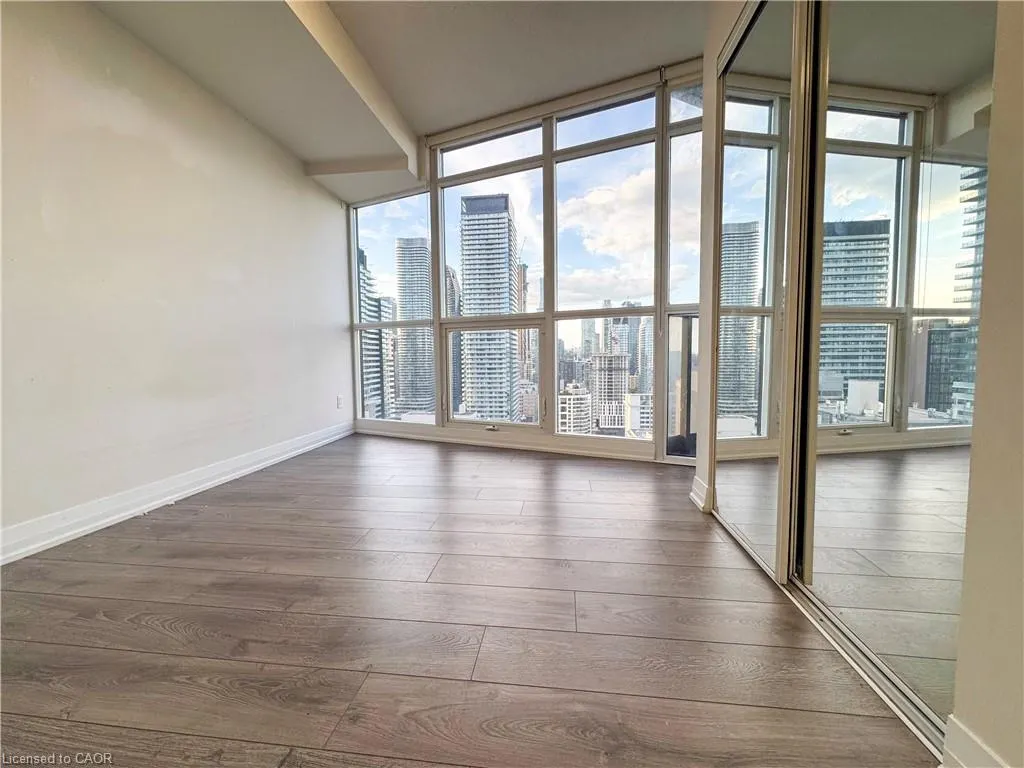 21 Carlton Street, #3005