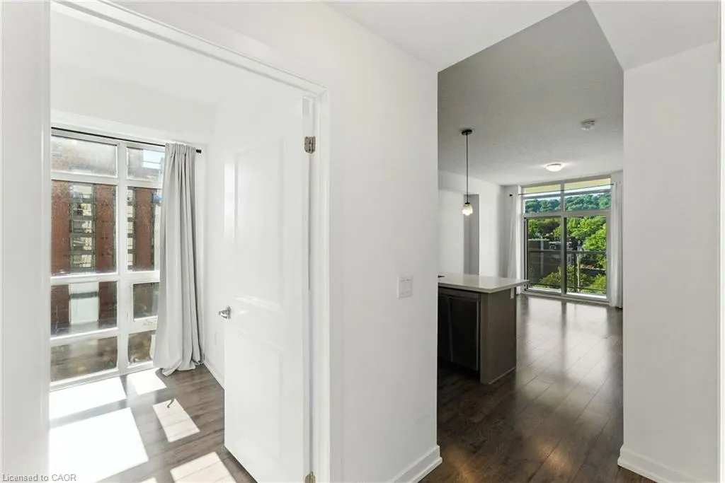 81 Robinson Street, #709