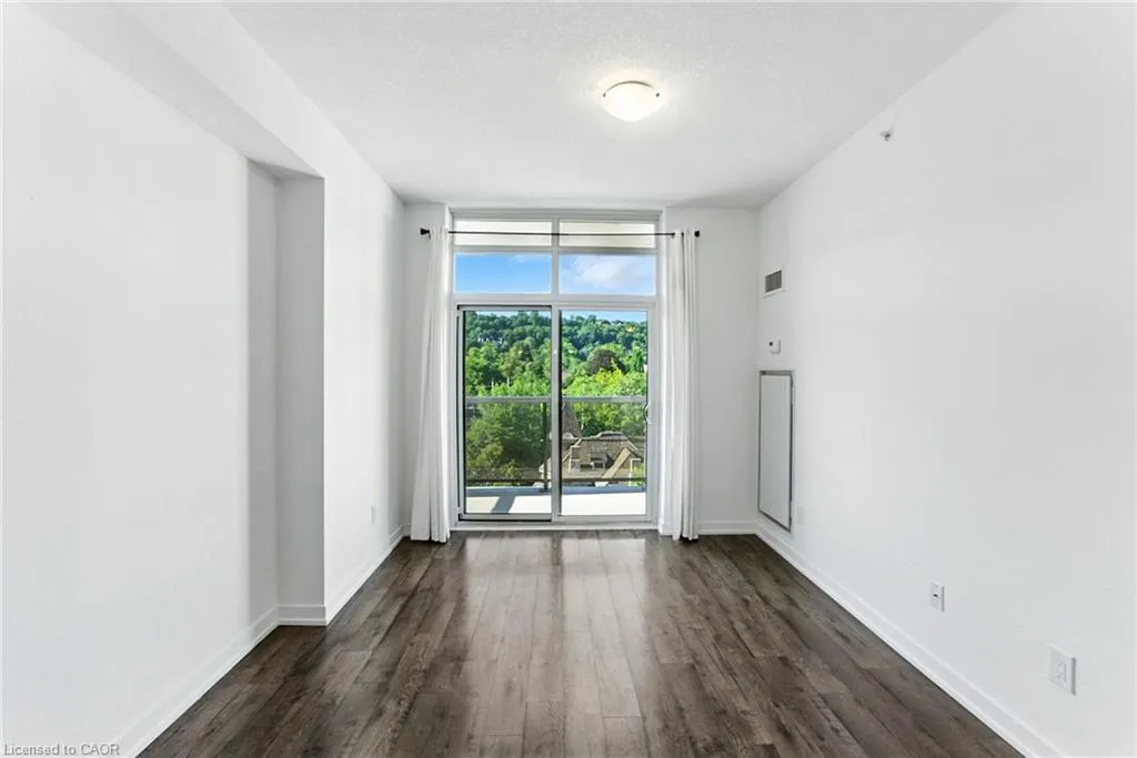 81 Robinson Street, #709