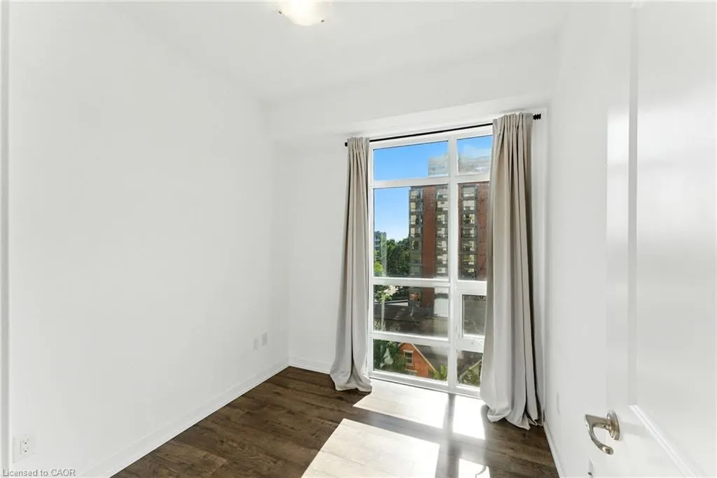 81 Robinson Street, #709