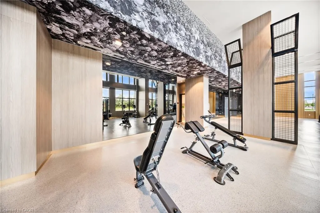 405 Dundas Street W, #813