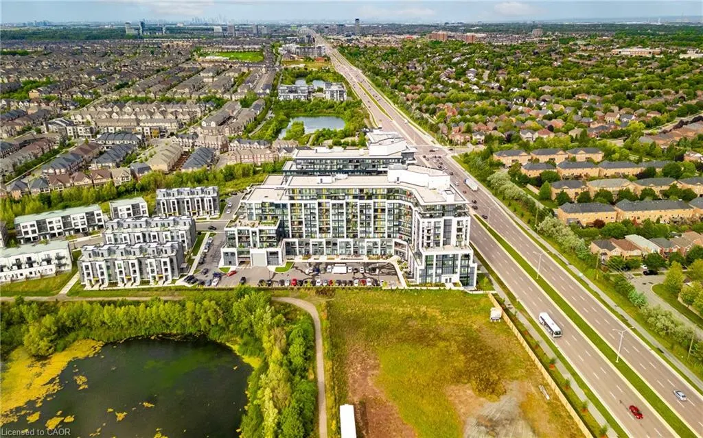 405 Dundas Street W, #813