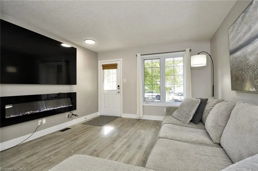 209B Inverhuron Crescent
