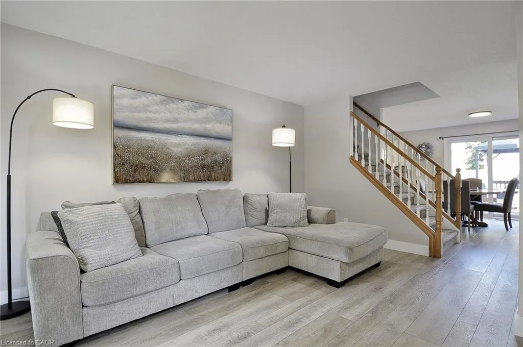 209B Inverhuron Crescent