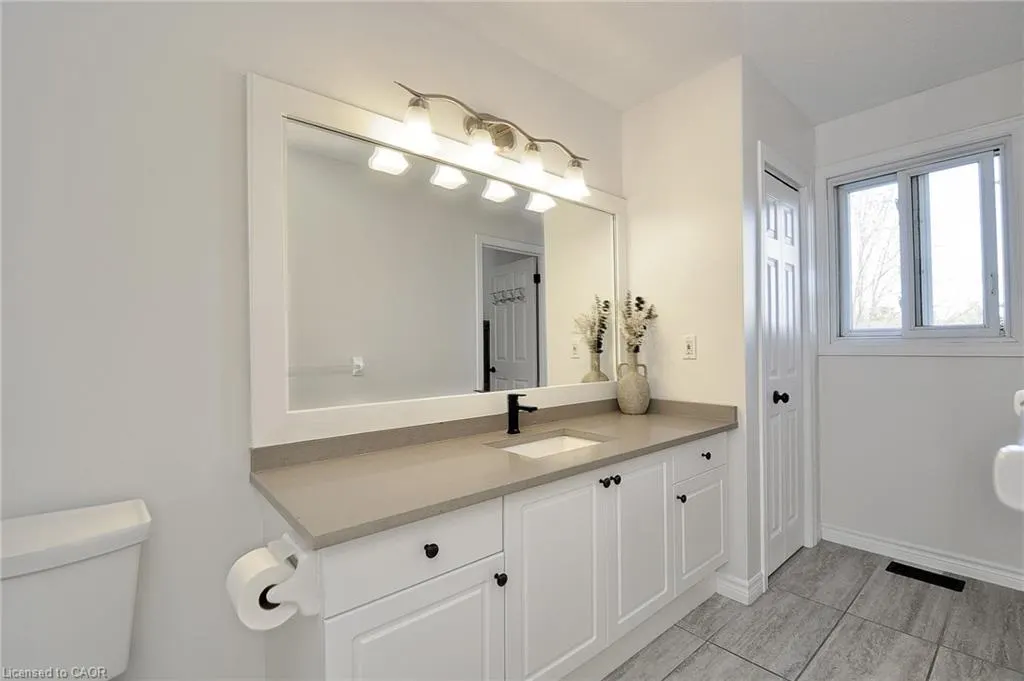 209B Inverhuron Crescent