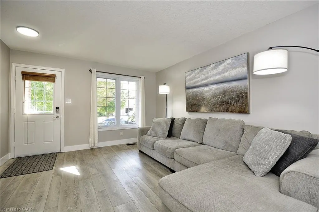 209B Inverhuron Crescent