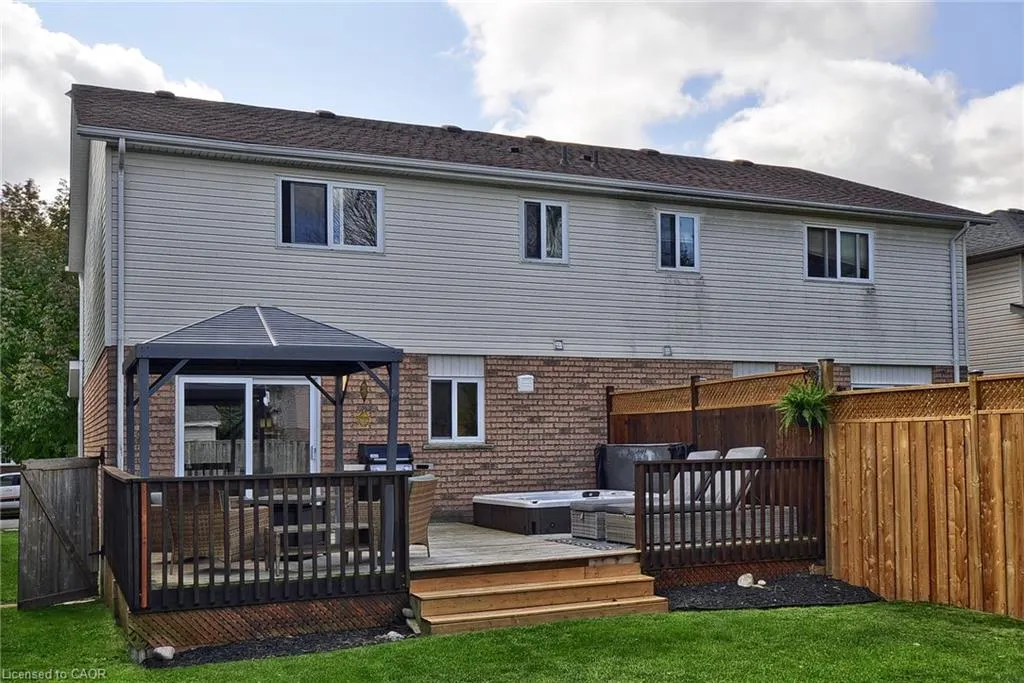 209B Inverhuron Crescent