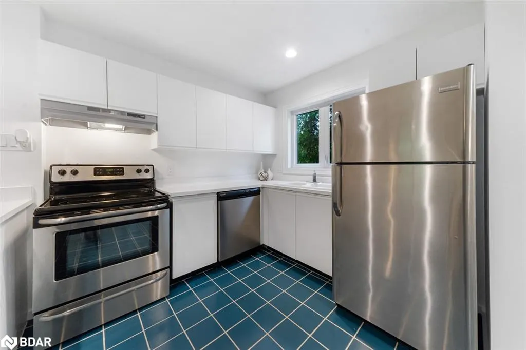 548 Oxbow Crescent