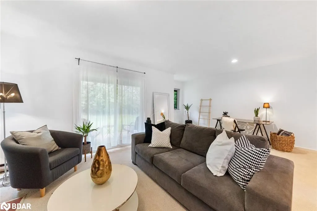 548 Oxbow Crescent