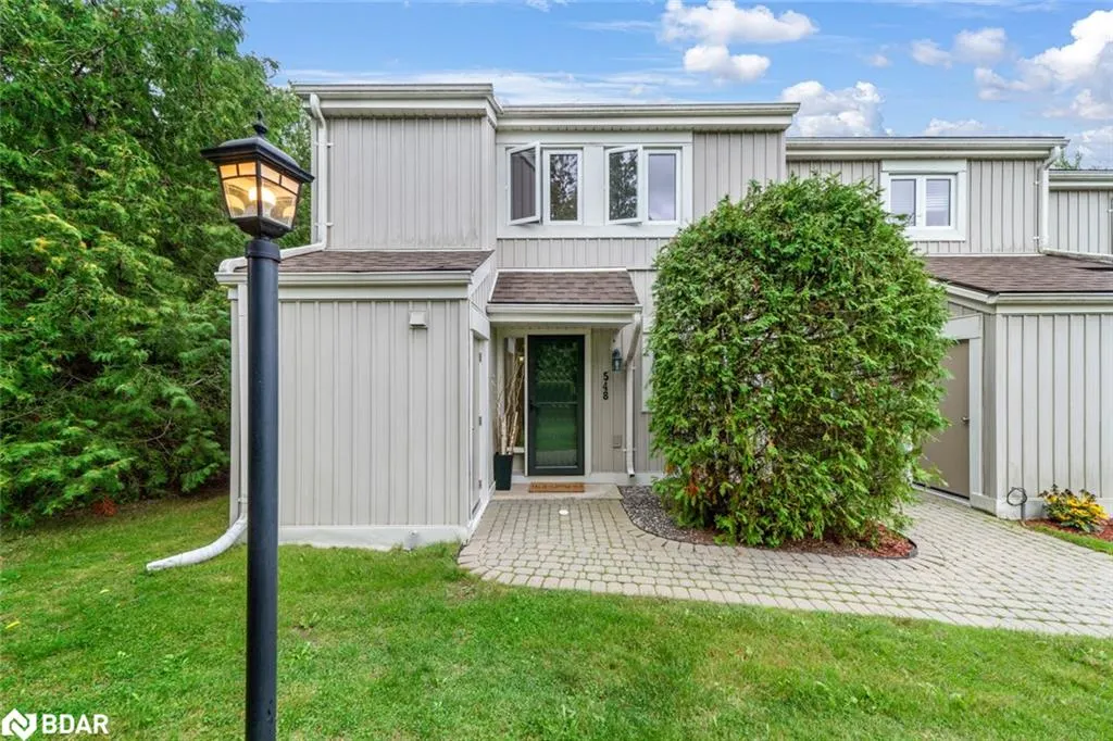 548 Oxbow Crescent