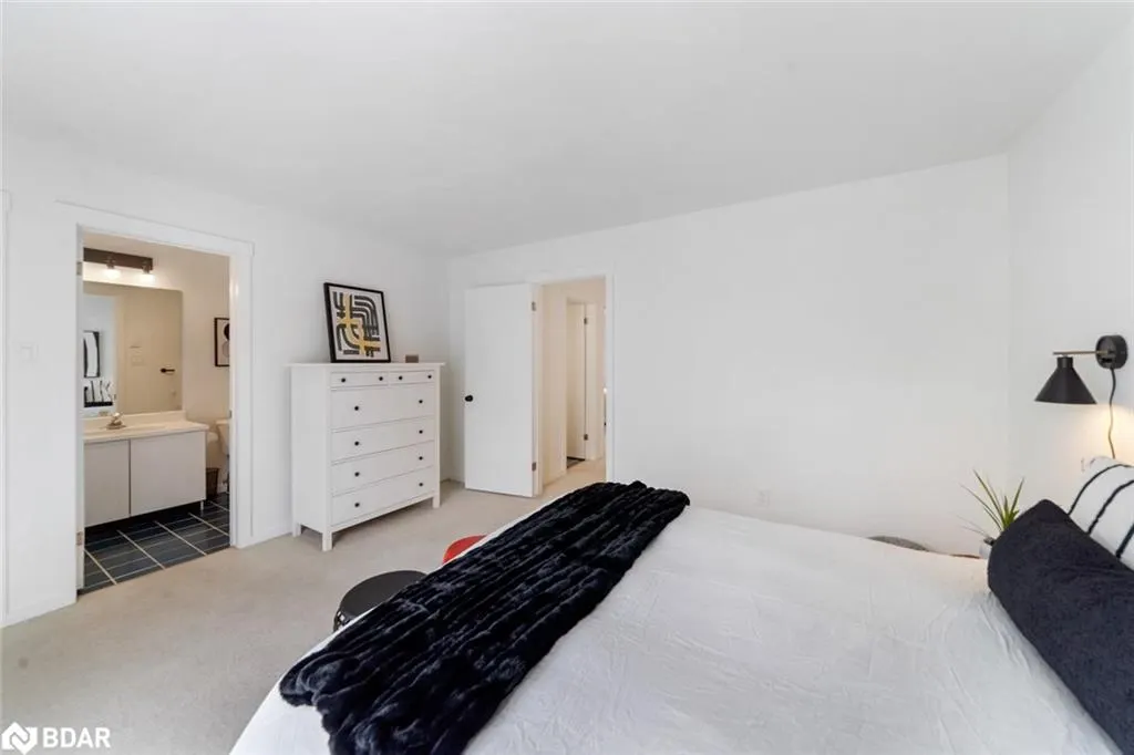 548 Oxbow Crescent