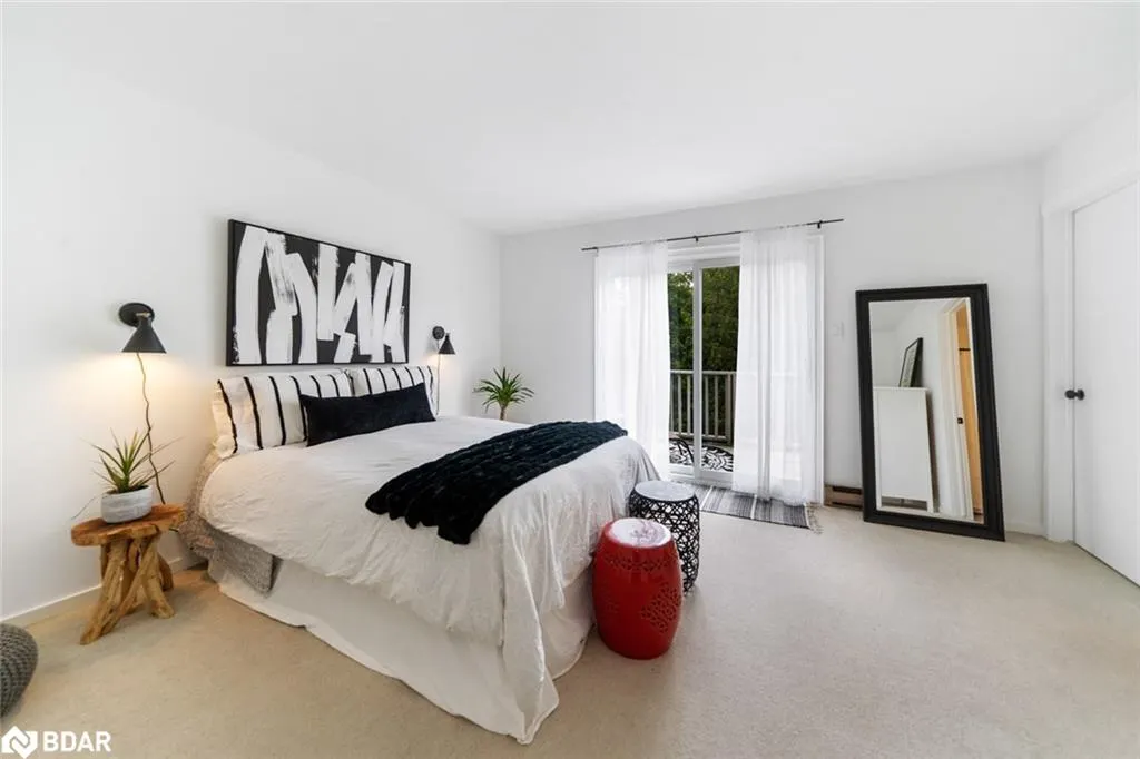 548 Oxbow Crescent