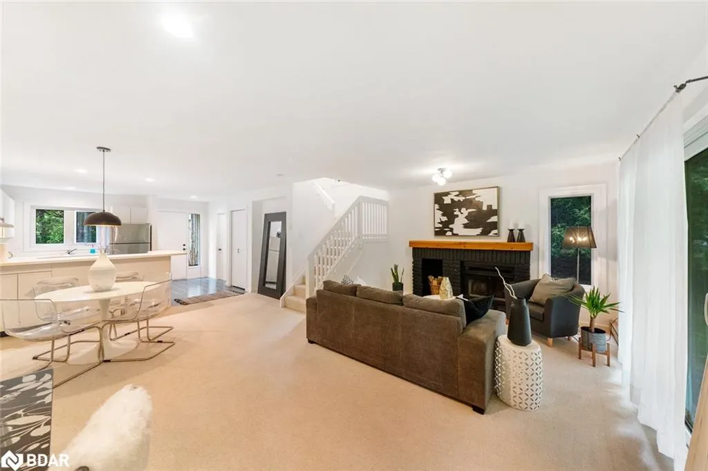548 Oxbow Crescent
