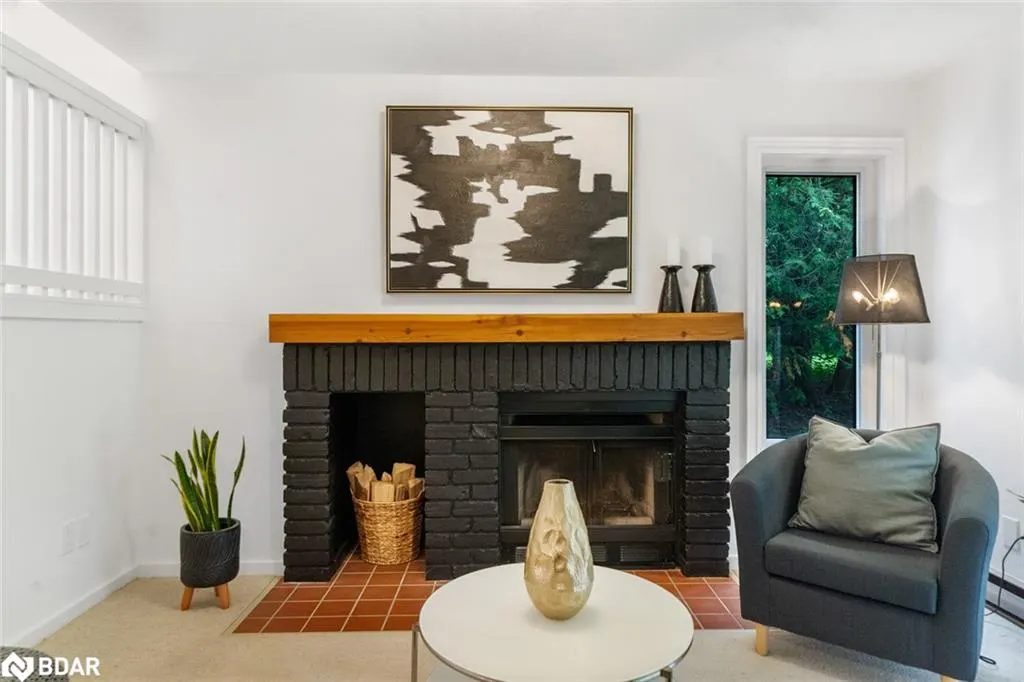 548 Oxbow Crescent