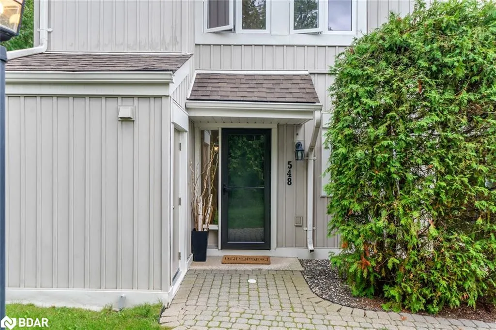 548 Oxbow Crescent