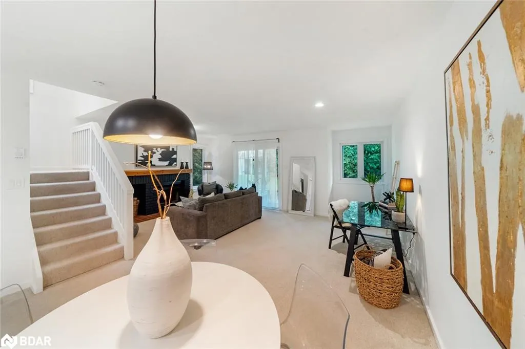 548 Oxbow Crescent
