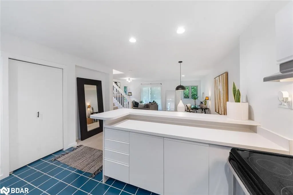 548 Oxbow Crescent