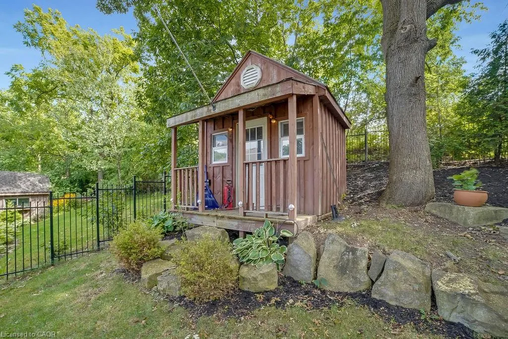 8 Meadowlea Court