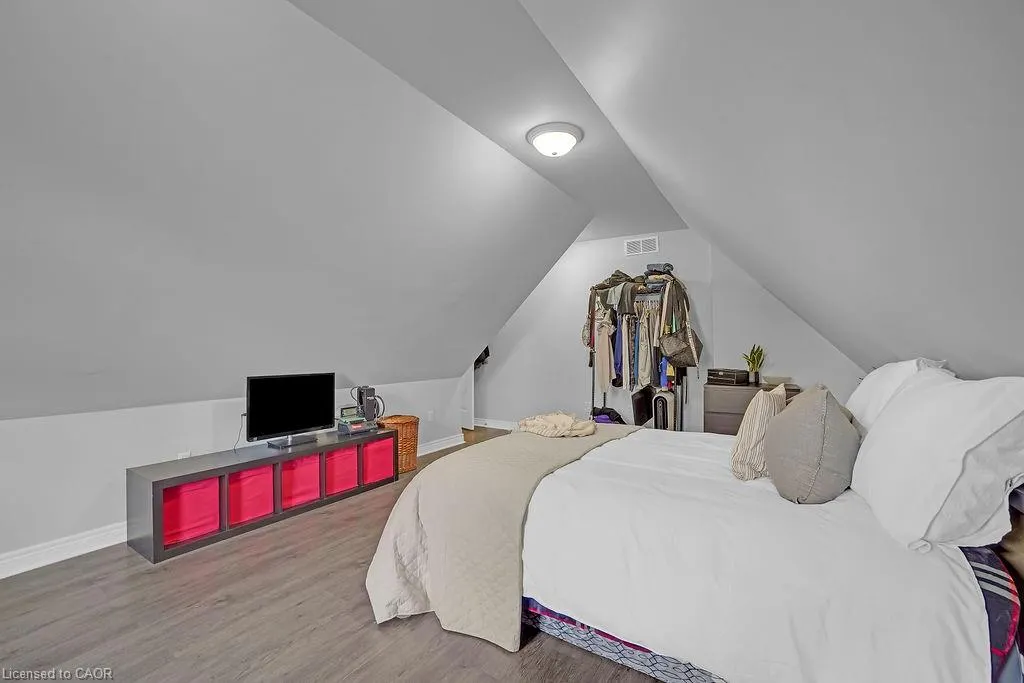 8 Meadowlea Court