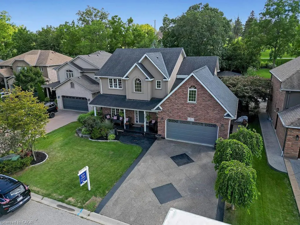 8 Meadowlea Court