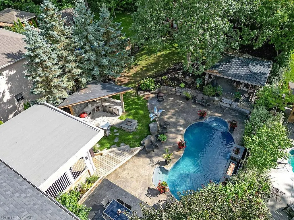 8 Meadowlea Court