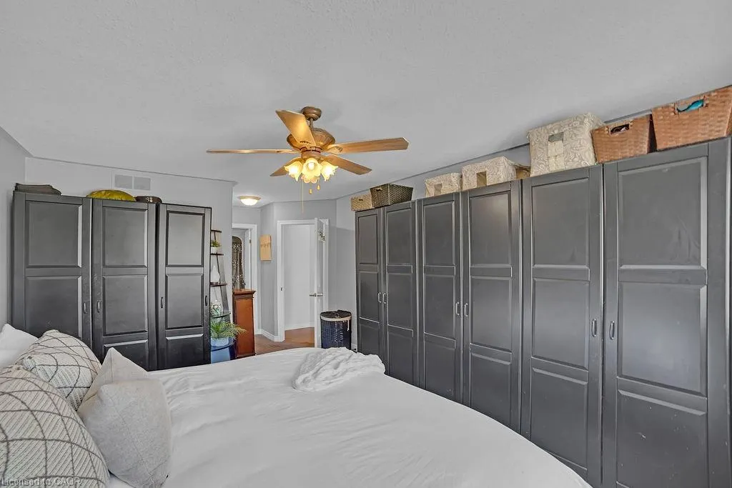 8 Meadowlea Court
