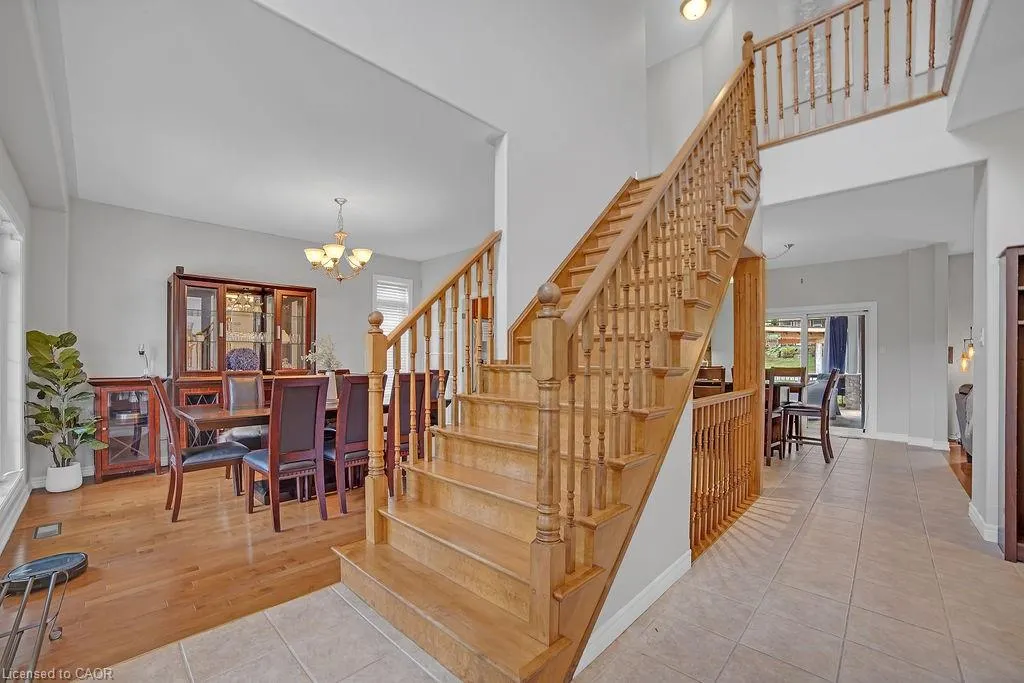 8 Meadowlea Court