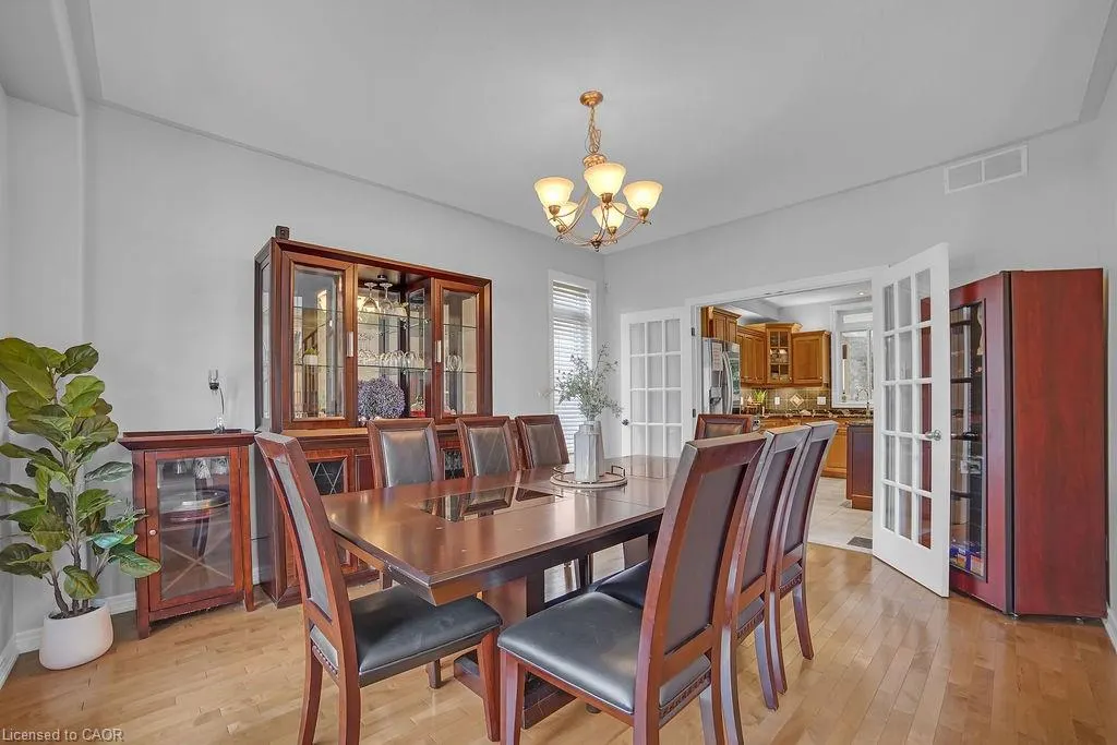 8 Meadowlea Court