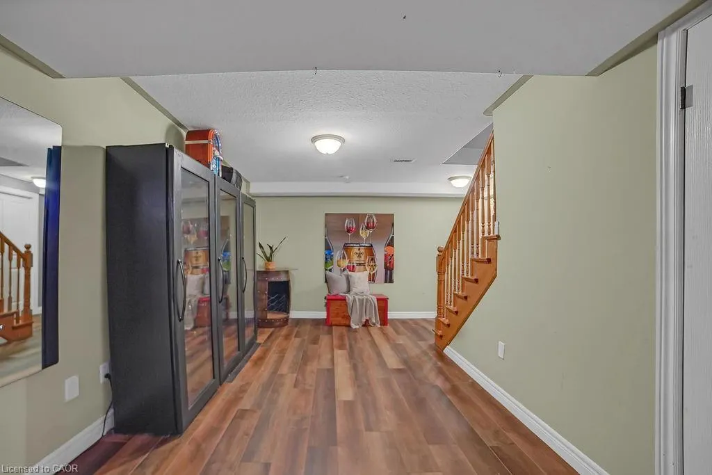 8 Meadowlea Court