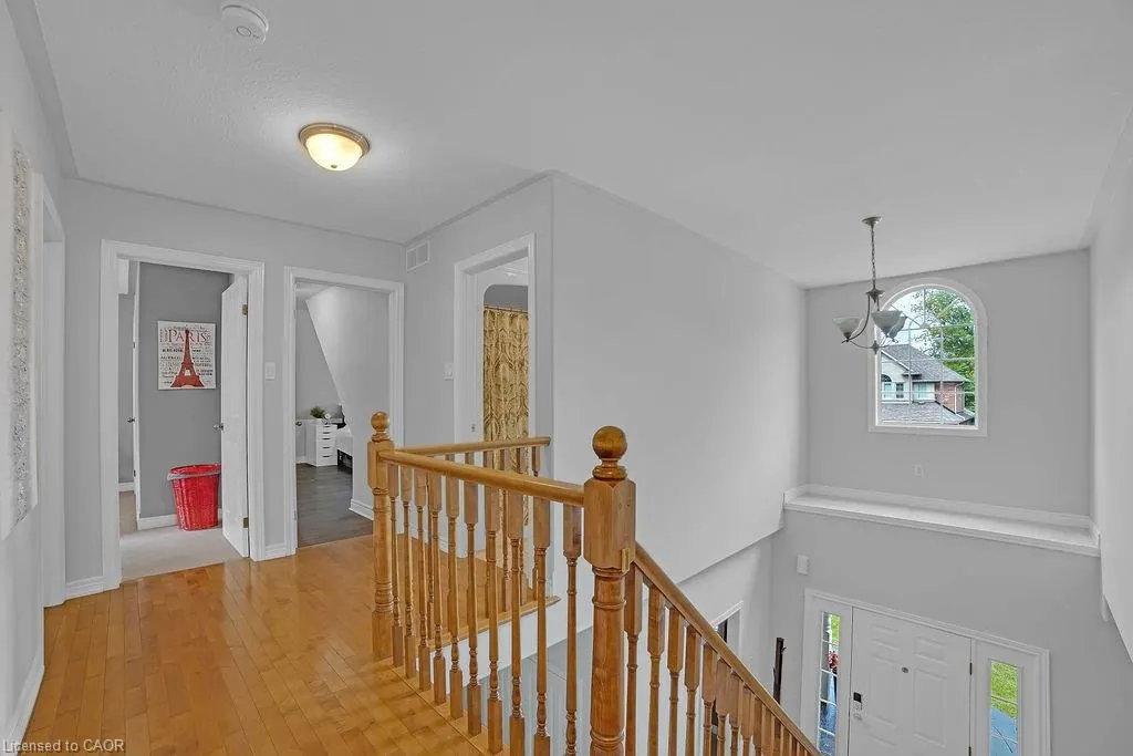 8 Meadowlea Court