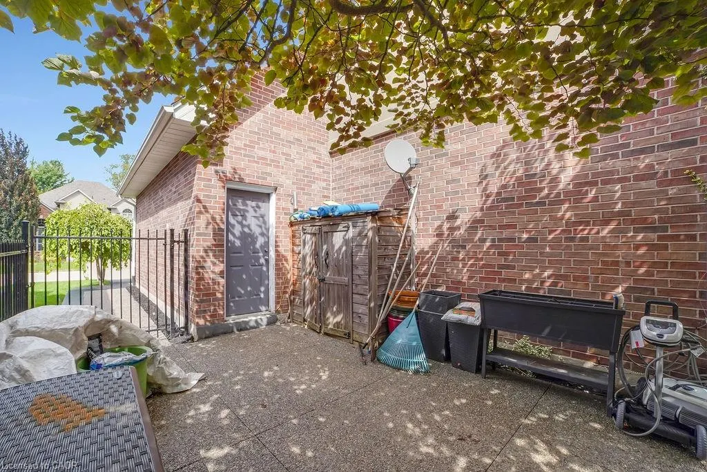 8 Meadowlea Court